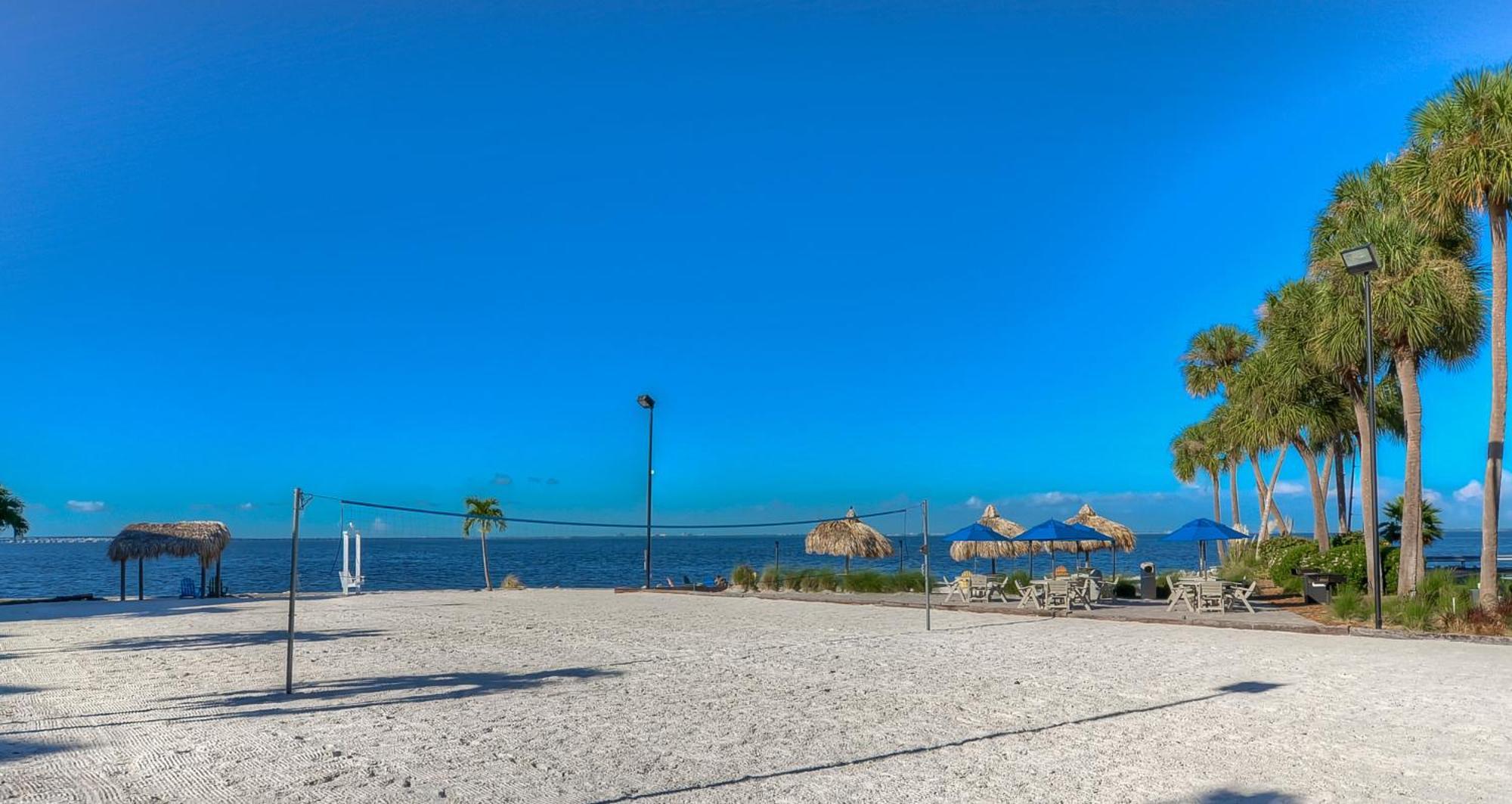 Apartment 227-wifi, New Paint, Amazing Views, Close To Bucs Stadium
