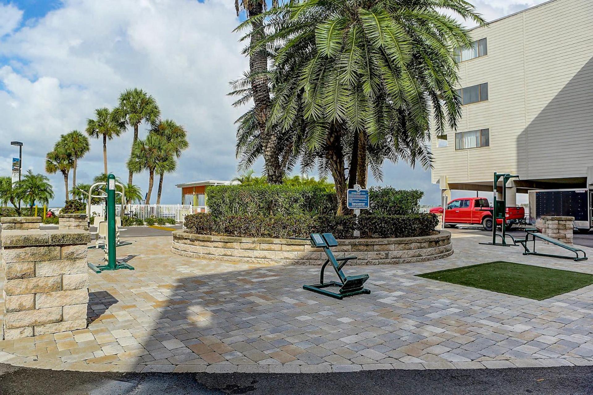 227-wifi, New Paint, Amazing Views, Close To Bucs Stadium *