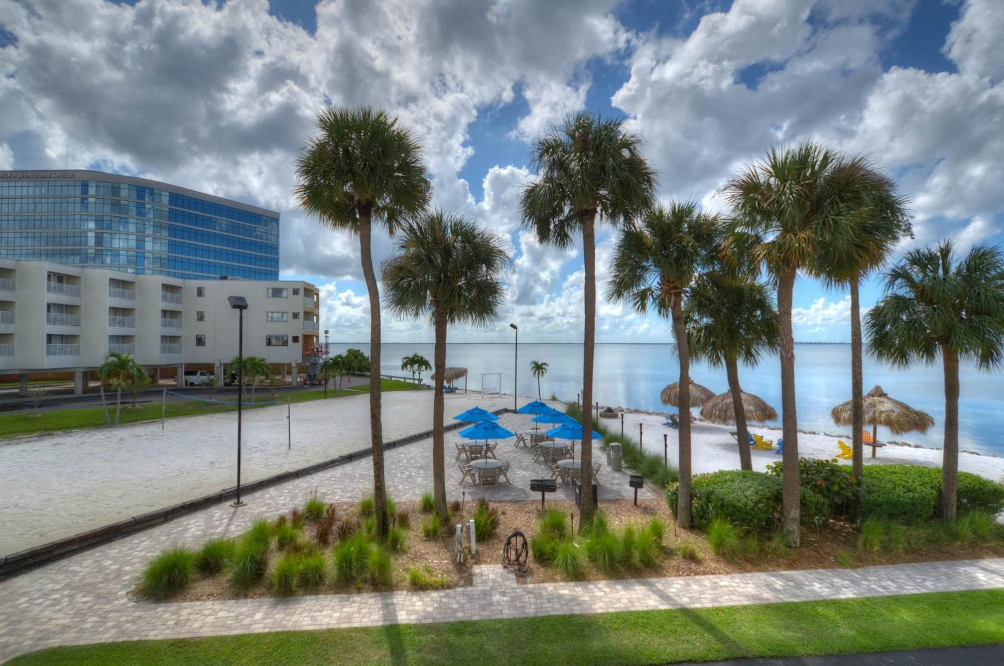 Apartment 227-wifi, New Paint, Amazing Views, Close To Bucs Stadium Tampa