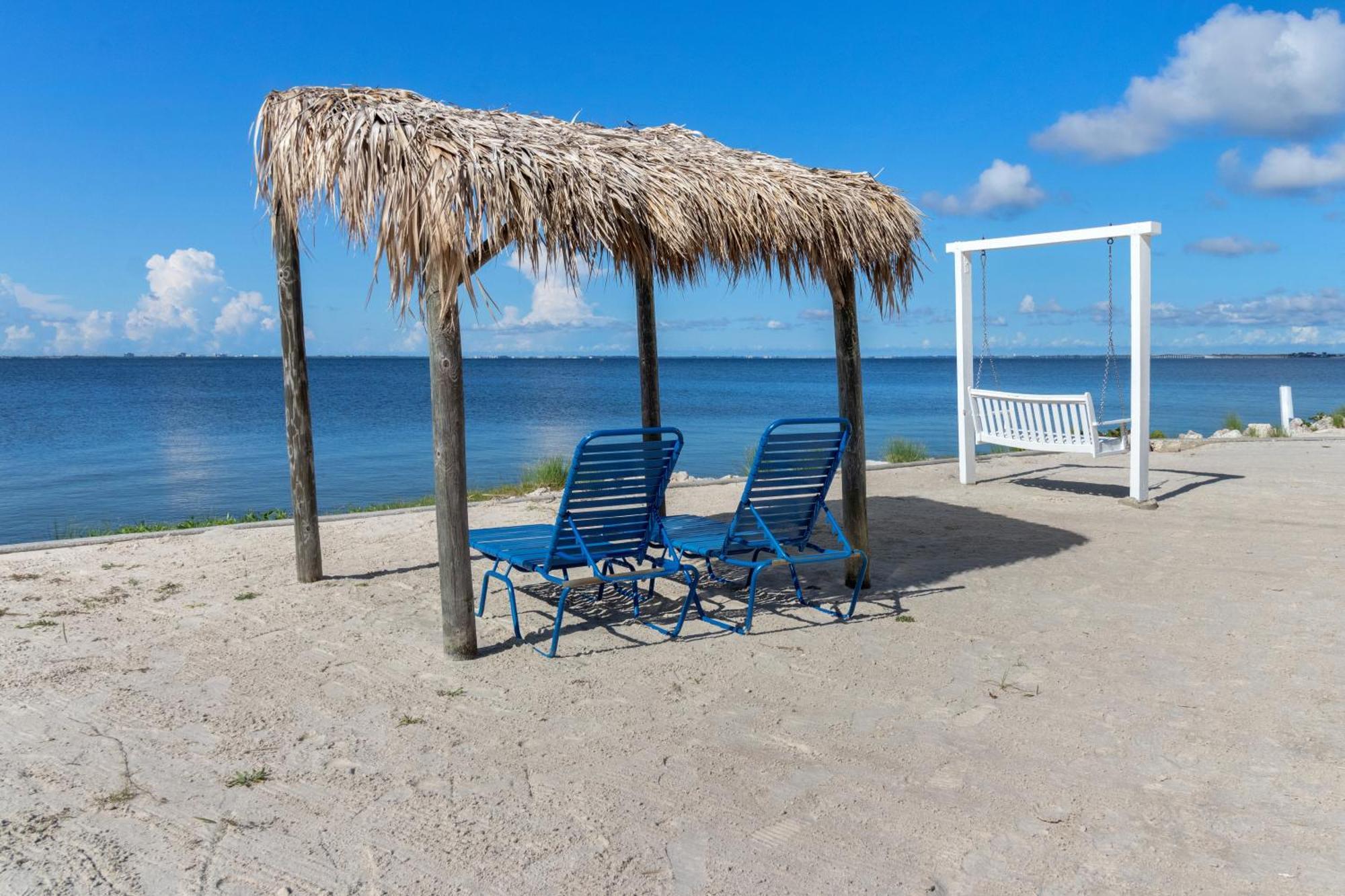 Apartment 227-wifi, New Paint, Amazing Views, Close To Bucs Stadium Tampa
