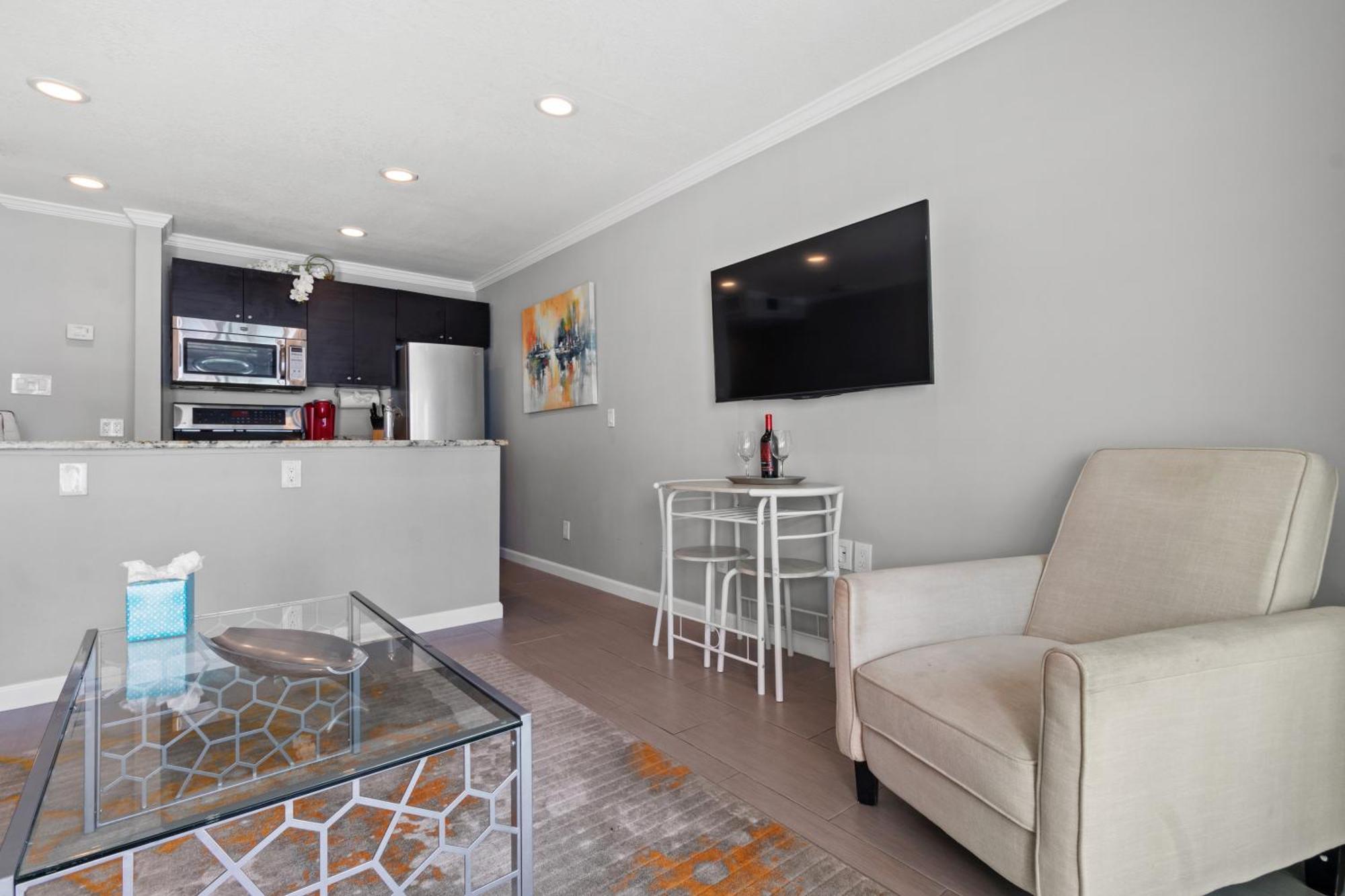 227-wifi, New Paint, Amazing Views, Close To Bucs Stadium *