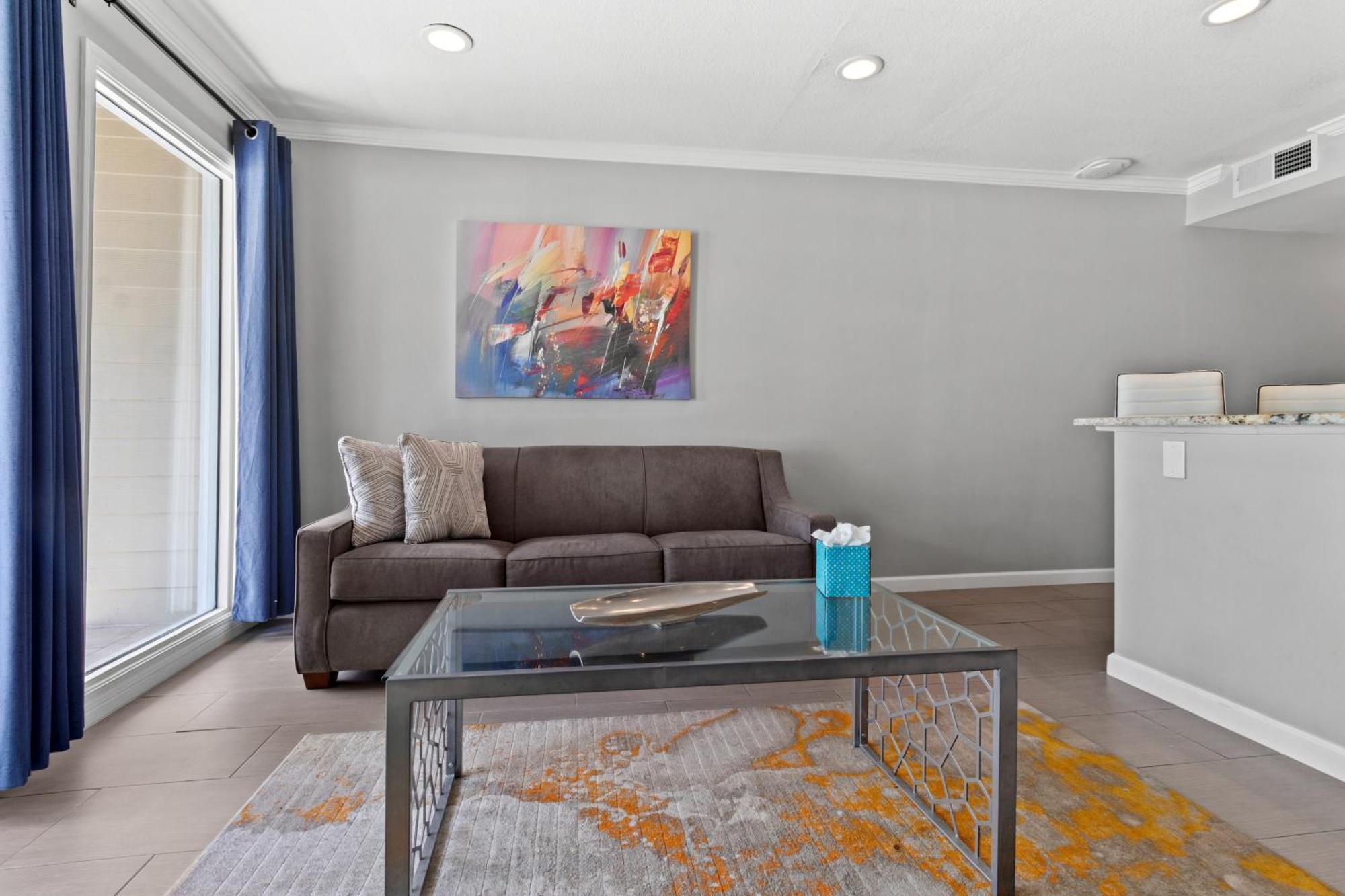 Apartment 227-wifi, New Paint, Amazing Views, Close To Bucs Stadium Tampa