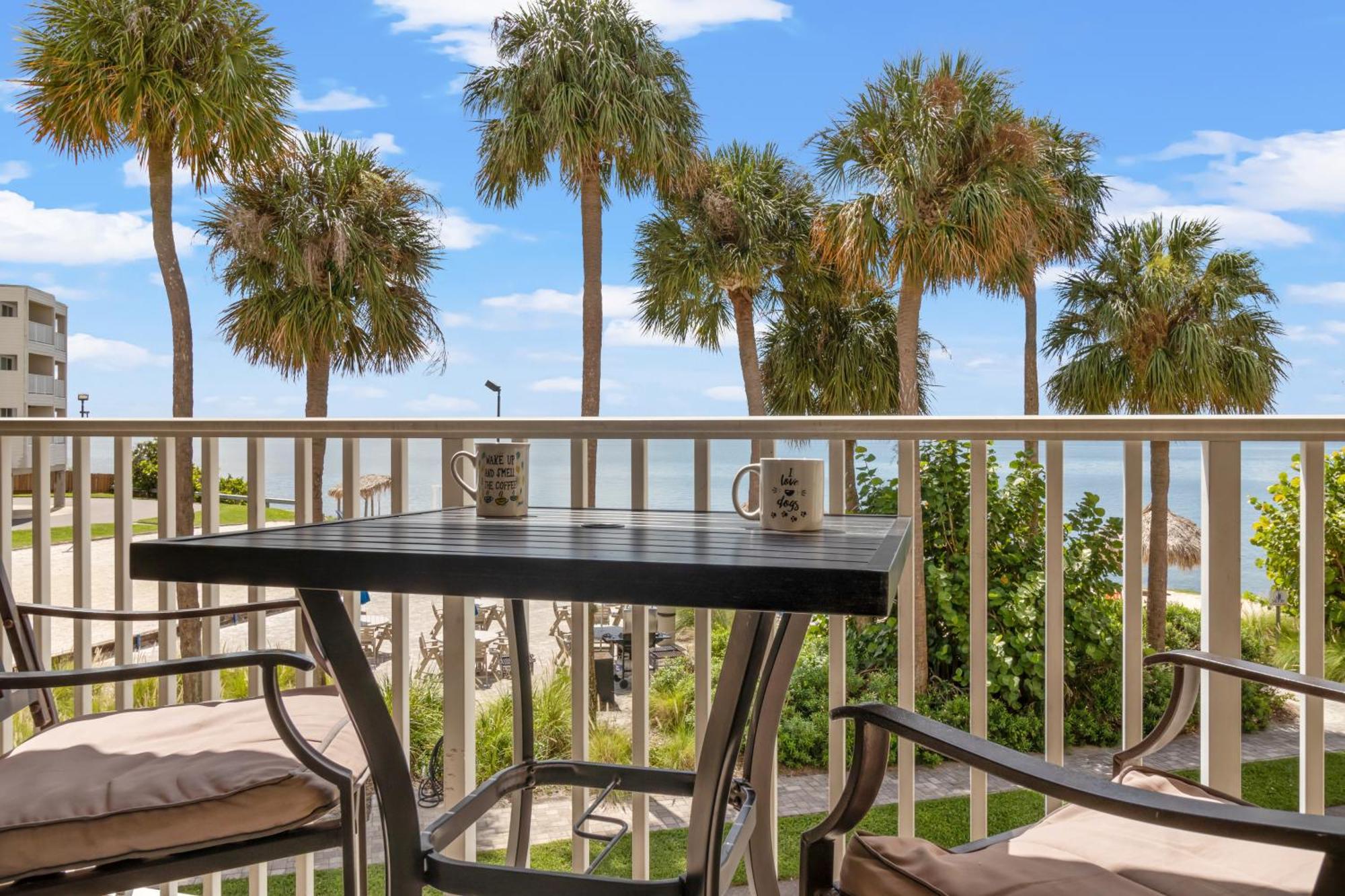 227-wifi, New Paint, Amazing Views, Close To Bucs Stadium Apartment *